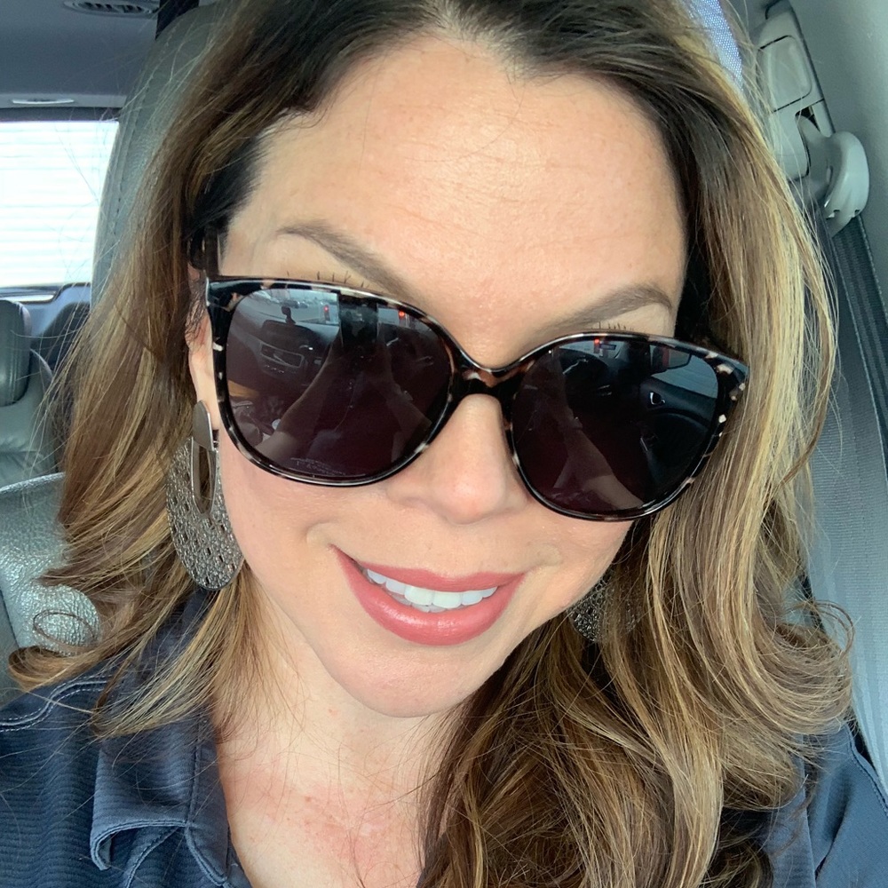 Meet your Posher, Lorraine